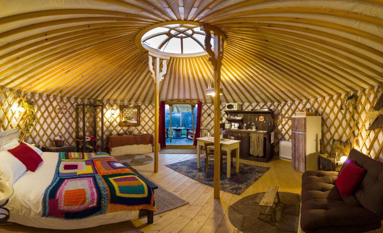 2 Cuori E 1 Yurta Glamping In Tuscany - Adults Only Asciano Eksteriør billede