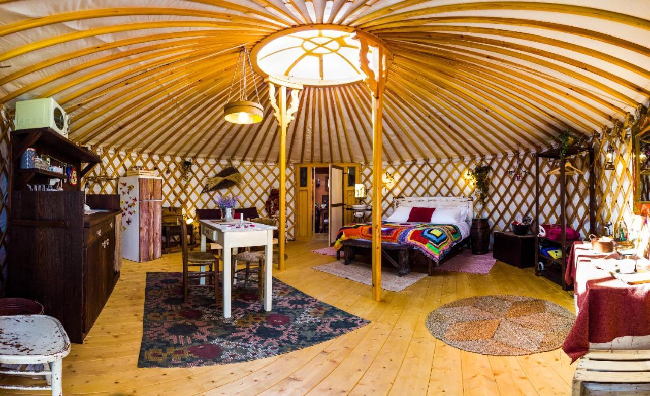 2 Cuori E 1 Yurta Glamping In Tuscany - Adults Only Asciano Eksteriør billede