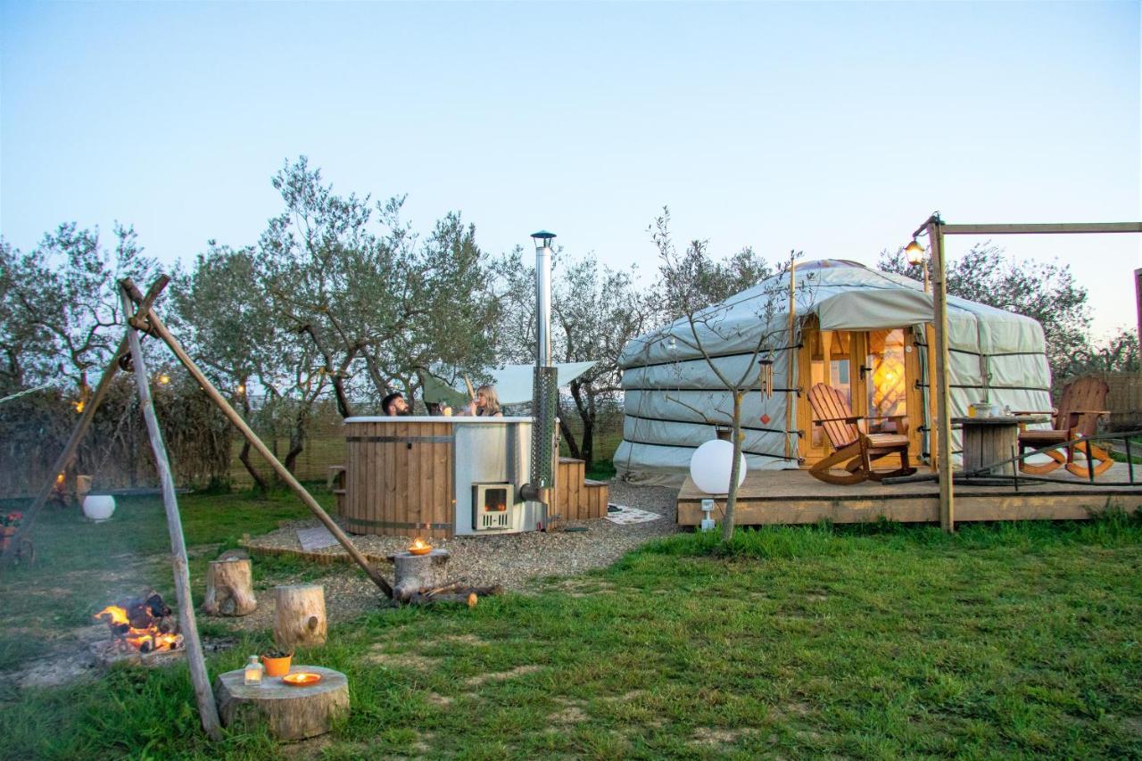 2 Cuori E 1 Yurta Glamping In Tuscany - Adults Only Asciano Eksteriør billede